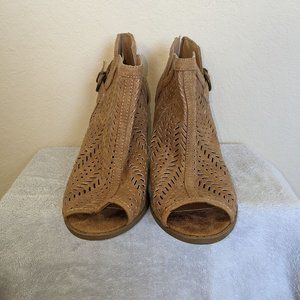 Altar'd State, chunky bootie heel, open toe, zipper closure on ankle